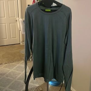 Men’s large green lululemon metal vent tech long sleeve t-shirt.